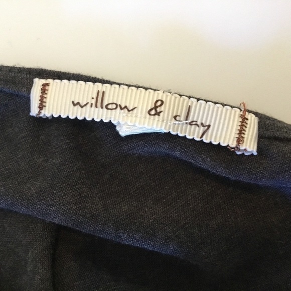 Willow & Clay Gray One Shoulder Knit Top. - Picture 6 of 7